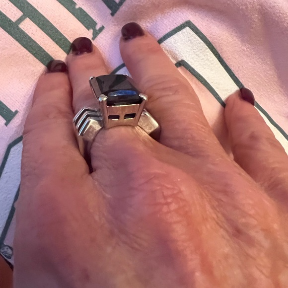 Garnet colored ring - Picture 2 of 4